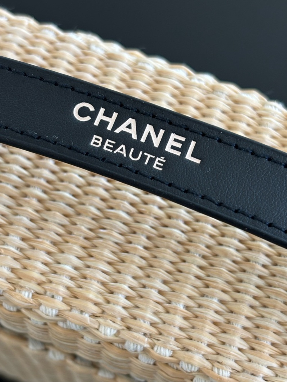 CHANEL Les Beiges Wicker Cosmetic Case + Box - Picture 3 of 6